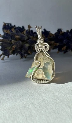 Кулон из натурального необработанного стерлингового серебра с проволокой в эфиопском валлийском опале маленький 11 мм - Изображение 1 из 4