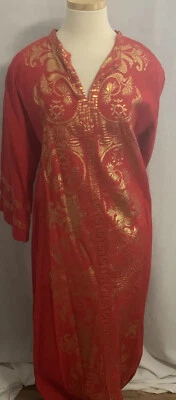 Antigo 1970 Vestido Caftan Kaftan Boho Bordado Dourado Vermelho Anfitriã de Férias Glamouroso - Imagem 1 de 4