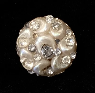 BEAUTIFUL ANTIQUE SHELL BUTTON WITH PASTES - Image 1 of 2