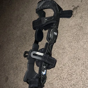 FGP Kniebandage Funktions Kniebandage 4 Punkte M4s Pcl Dynamic Rechts Schwarz Medium - Bild 1 von 4