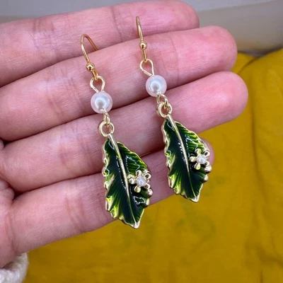 天然淡水珍珠耳环新娘 14K 镀金绿叶吊坠珠宝首饰 — 第 1/4 张图片