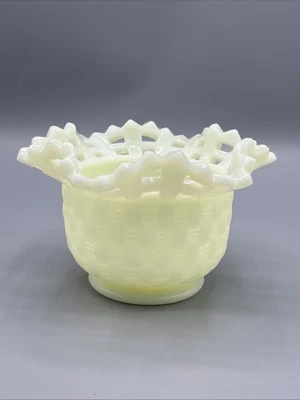 De colección FENTON Natillas Abiertas Encaje Volantes Cesta Caramelo Cuenco Uranio Vaselina Vidrio Foto 1 de 4