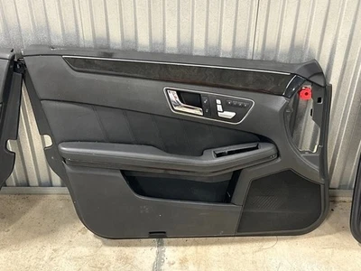 10 11 12 13 Mercedes-Benz E550 Sedan dianteiro esquerdo driver interior painel porta acabamento - Imagem 1 de 3