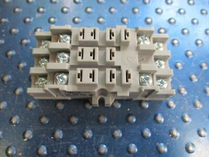 NUEVO ZÓCALO RELÉ TYCO P&B 10A 300 VAC 15A 150 VAC 27E893 - Imagen 1 de 4