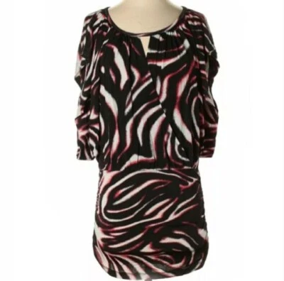 Blusa Bebe Estampado Animal Con Ojo De Cerradura Delantero, Espalda V Estampado De Cebra - Pequeña  Foto 1 de 4