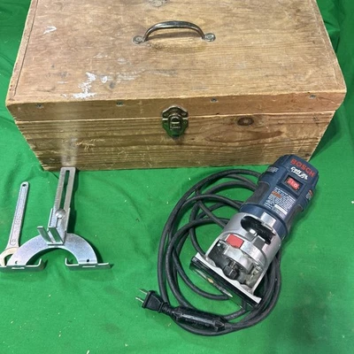 Router de palma con cable base fija Bosch PR20EVS 5.6A 1HP 120V con estuche de madera Foto 1 de 4