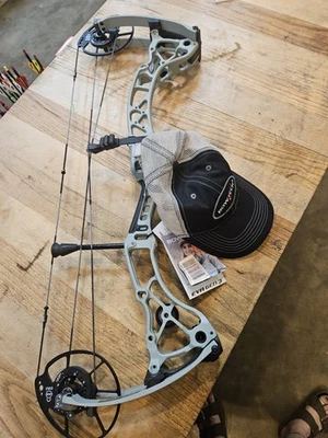 Bowtech Eva Gen 3 Compound Bow - Image 1 of 4