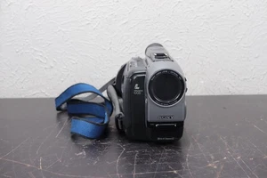 Sony CCD-TRV62 Hi-8 Analog Camcorder Handycam Vision No Battery Or Charger  - Picture 1 of 11
