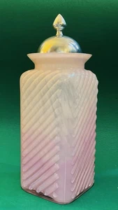 Barra contenedor de vidrio rosa diseño en relieve con tapa plateada, 14" de alto - Imagen 1 de 9