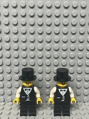 LEGO Town Lot of 2 Vintage Restaurant Workers - Image 1 of 4