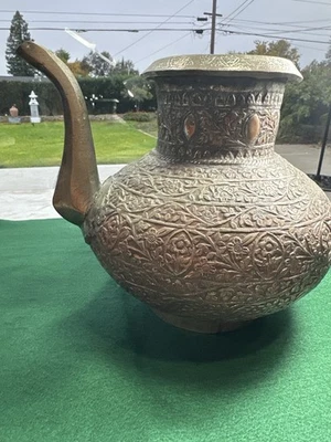 Antigua olla para servir agua de cobre con cajara original antigua hecha a mano grabada  Foto 1 de 4