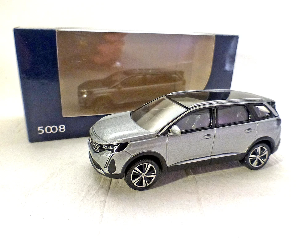 Peugeot 5008 (2020) Argento Metallizzato, 1:64, Peugeot-Box - Immagine 1 di 1