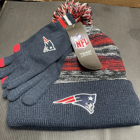 NFL New England Patriots Unisex Beanie & Glove Set Cover