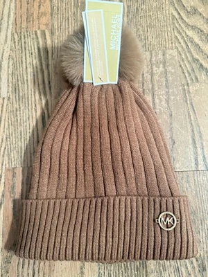 NUEVO CON ETIQUETAS GORRO MICHAEL KORS TEJIDO CON CABLE POM POM CAMEL TALLA ÚNICA Foto 1 de 4