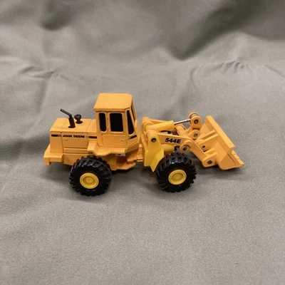 Carregadeira de rodas ERTL John Deere 544E fundida em escala 1/64 - Imagem 1 de 4