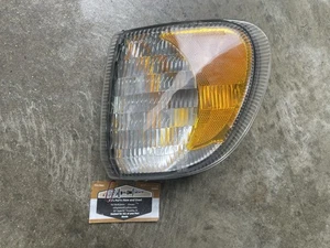 2505366c91 INTERNATIONAL LH Turn Light Fits 5900,9200,9400, I Series - Picture 1 of 3