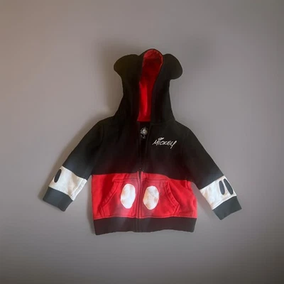 Sudadera con capucha para niños Mickey Mouse de los parques de Disney talla 3T negra y roja Foto 1 de 4