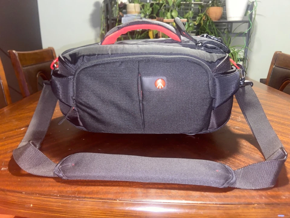 Manfrotto CC-191N PL  Shoulder Video Camera Bag for CC-191 Camcorders  Camera - Image 1 of 4
