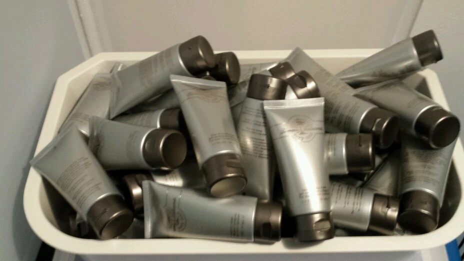 TOMMY BAHAMA VERY COOL for Men Hair -Body Wash ( 65 tubes ) 1.7 oz NEW NO BOX