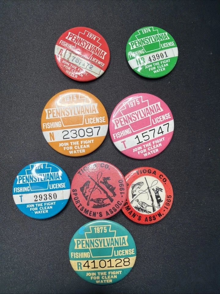 8 Pinback/celuloide años 70 Pennsylvania licencia de pesca/Tioga Co. 1965 y 1990 Foto 1 de 1