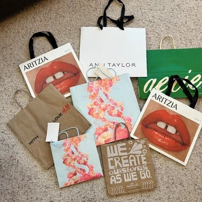 Lote de 8 bolsas de compras de papel pesadas grandes medianas pequeñas grandes almacenes de diseño Foto 1 de 3