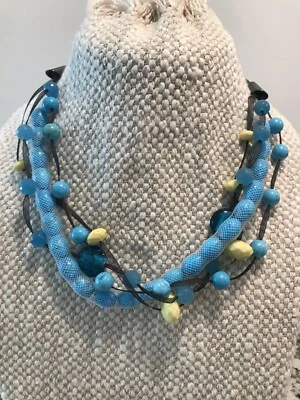 Collar de cristal de Murano y turquesa azul y amarillo en puré negro Foto 1 de 4