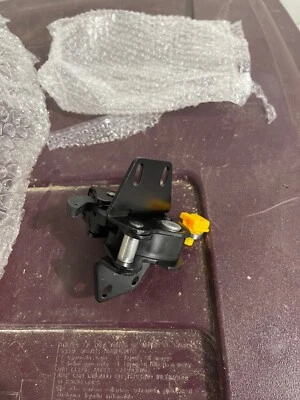 Cierre de cerradura de puerta trasera 1999-06 para Chevy Silverado 1500 07 GMC Sierra 1500 Classic Foto 1 de 4