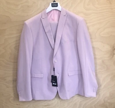 Nuevo con etiquetas Traje de Vestido Vitali 3 Piezas Para Hombre Talla 48R LT Rosa M5001 Blazer, Chaleco y Pantalones. Foto 1 de 4