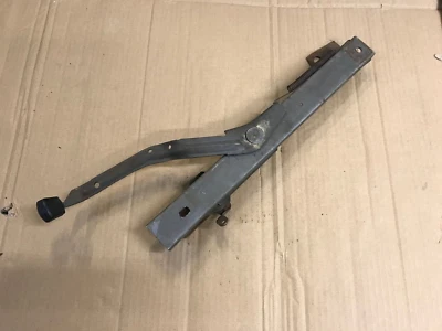 1986 Pontiac Fiero Seat Track, Right (Passenger) Side with Lever Foto 1 de 2