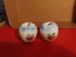 Apples Salt and Pepper Shakers Ceramic Amish - Picture 1 of 4