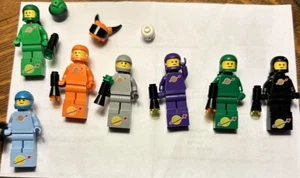 LEGO Lot 7 Spacemen - L. Grey L. Blue Bright & Dark Green Purple Orange Black - Picture 1 of 3