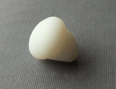 Tirador de cajón de vidrio de mar peinado de playa de la época victoriana de vidrio de leche blanco Foto 1 de 4