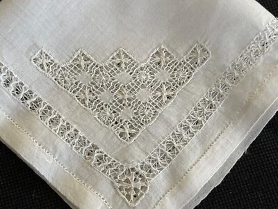 Pañuelo cosido a mano muy fino dibujado dobladillo lino antiguo novias Foto 1 de 4