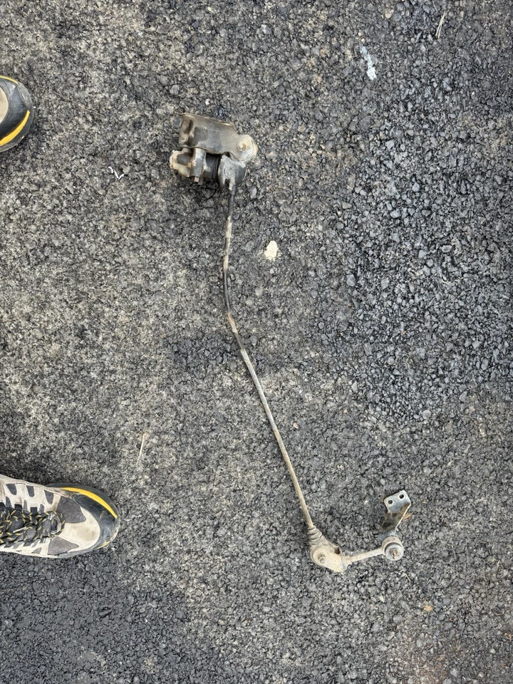 Válvula porcionadora de freno con varilla y montaje original Toyota Pickup 1979/1981 OEM Foto 1 de 3