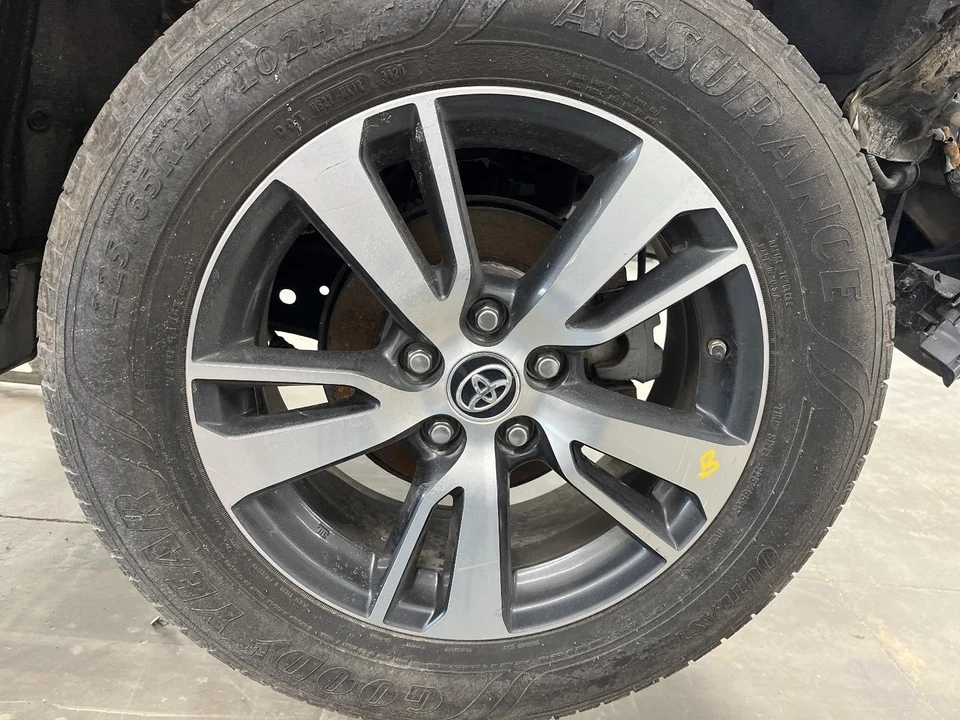 Used Wheel fits: 2016 Toyota Rav4 17x7 alloy 10 spoke 5 split spoke Grade B - Image 1 of 4