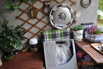 4 x Original Audi Radkappen Radzierblenden 16" / 8P0601147A (A3/A4/A6) NEU NEW!! - Bild 1 von 4