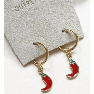 Urban Outfitters Women's Fruity Enamel chilli Pepper Hoop Earrings NWT 38 - Picture 1 of 4