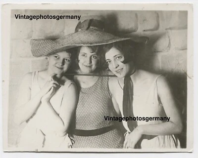 G1790 Foto 20er Jahre Mode 3 hübsche Frauen Frau Girl Girls  Hut Modefotografie - Bild 1 von 2