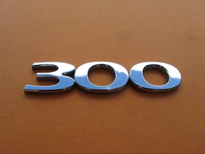 05 06 07 08 09 10 CHRYSLER 300 REAR LID EMBLEM LOGO BADGE SYMBOL USED OEM A29664 - Foto 1 di 2