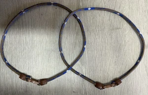 (LOTE DE 2) COLLAR 21" UNIVERSIDAD DE NOTRE DAME AZUL Y BEIGE - BROCHE SUELTO - NUEVO - Imagen 1 de 2