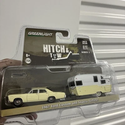  Enganche y remolque Greenlight 1967 Ford Custom Shasta Airflyte 1:64 Foto 1 de 4
