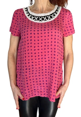 CAMICIA VINTAGE MOSCHINO IN SETA ECONOMICA E CHIC ROSA A POIS CON PERLINE MANICA CORTA 10 - Immagine 1 di 4