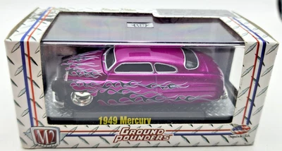 Máquinas M2 2011 1:64 Ground Pounder 1949 Mercury Purple con llamas negras Foto 1 de 4