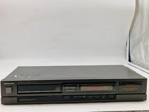 Technics SL-P111 CD-Player - Ungetestet, Schaltet Ein/Aus, Gebrauchsspuren - Bild 1 von 4