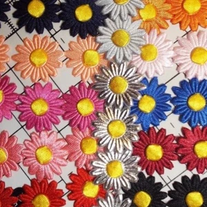 20pcs - Iron On/Sew On -Satin Daisy Flower Motif -Appligue,Trimmings - 2cm x 2cm - Picture 1 of 24