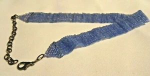 Gargantilla con cuentas azules de 11"" X 1"" con diseño brillante y colores arco iris - Imagen 1 de 2