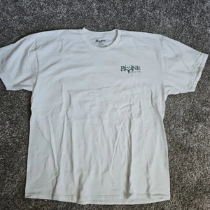 Bone Collector White Size 2XL Short Sleeve With Bass Graphic On Back - Picture 1 of 8