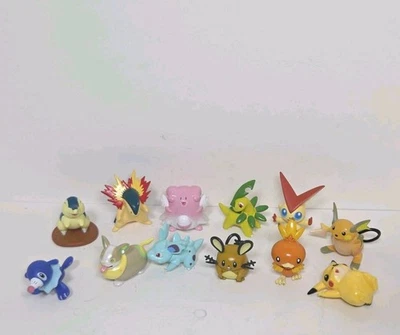 Lote de 12 Figuras Pokémon Tomy 1999 De Colección y Modernas - Pikachu, Riachu y Más Foto 1 de 4