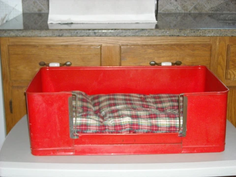 RARE Antique / Vintage Red HENDRYX DOG BED & CEDAR TREATED WOOL NAPPER Cover