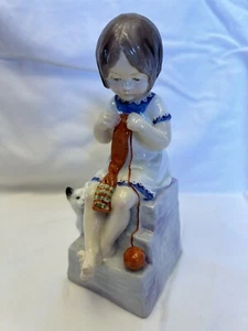 Royal Worcester Saturdays Child Works Hard For A Living 3262 - Picture 1 of 8
